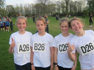 girls running team